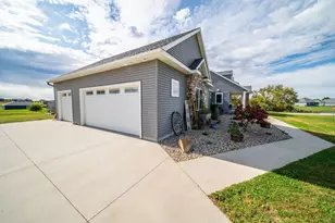 5892 Cambridge Hill Rd SE, Rochester, MN 55904 - Photo 8