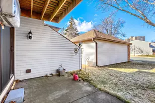 2058 Pathways Dr, Saint Paul, MN 55119 - Photo 16