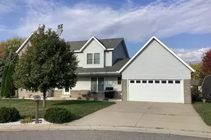 119 Hall Ln, Alden, MN 56009 - Photo 2