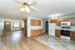 209 E Henry St, Le Roy, MN 55951 - Photo 4