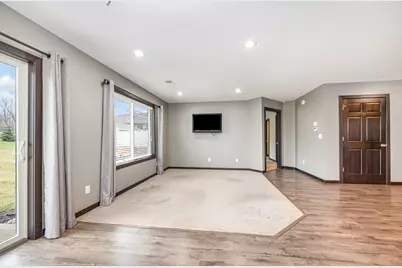 905 Wencel Avenue NE, New Prague, MN 56071 - Photo 6