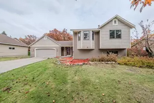 1568 Lakewood Dr N, Maplewood, MN 55119 - Photo 4
