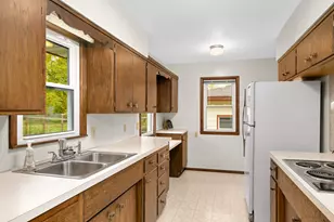 692 Grandview Ave W, Roseville, MN 55113 - Photo 8