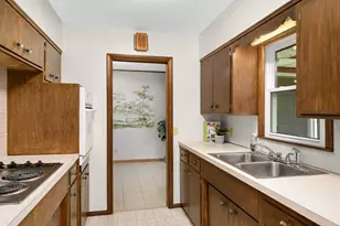 692 Grandview Ave W, Roseville, MN 55113 - Photo 10