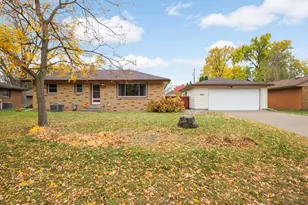 692 Grandview Ave W, Roseville, MN 55113 - Photo 1