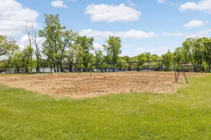 692 Grandview Ave W, Roseville, MN 55113 - Photo 32