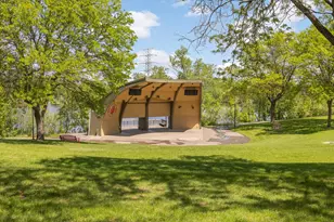 692 Grandview Ave W, Roseville, MN 55113 - Photo 28