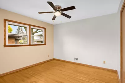 692 Grandview Avenue W, Roseville, MN 55113 - Photo 14