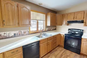2610 9th St SW, Willmar, MN 56201 - Photo 4