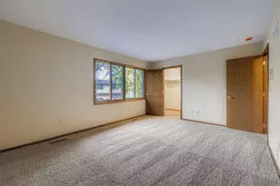 5509 Hyland Courts Dr, Bloomington, MN 55437 - Photo 12