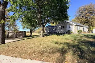 622 Woodcrest Ave, Worthington, MN 56187 - Photo 4