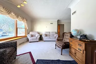 622 Woodcrest Ave, Worthington, MN 56187 - Photo 8