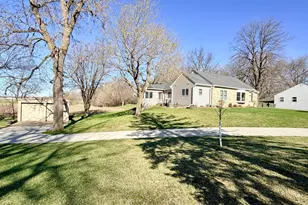 622 Woodcrest Ave, Worthington, MN 56187 - Photo 4
