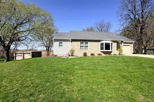 622 Woodcrest Ave, Worthington, MN 56187 - Photo 1
