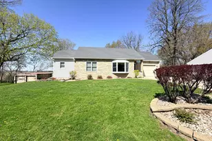 622 Woodcrest Ave, Worthington, MN 56187 - Photo 2