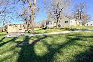 622 Woodcrest Ave, Worthington, MN 56187 - Photo 6
