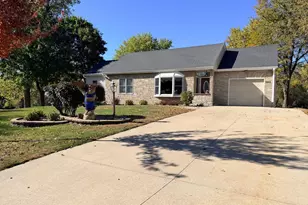 622 Woodcrest Ave, Worthington, MN 56187 - Photo 6