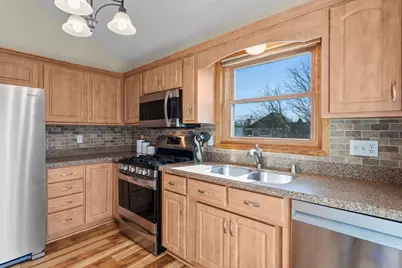 9425 Barrington Road, Woodbury, MN 55125 - Photo 6