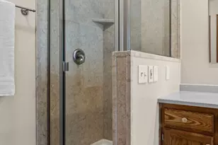 9425 Barrington Rd, Woodbury, MN 55125 - Photo 12