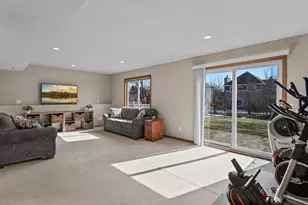 9425 Barrington Rd, Woodbury, MN 55125 - Photo 18