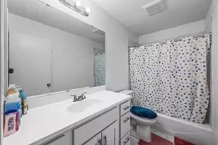 8526 S Maplebrook Cir, Brooklyn Park, MN 55445 - Photo 10