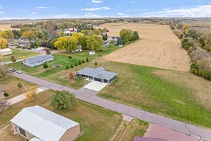 305 Harrison St, Welcome, MN 56181 - Photo 10