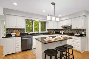 15395 Highland Bluff, Minnetonka, MN 55345 - Photo 8