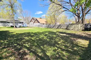 424 E 2nd St, Litchfield, MN 55355 - Photo 2