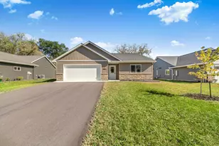 900 1/2 8th Ave N, Princeton, MN 55371 - Photo 2