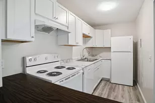 10211 Cedar Lake Rd, Hopkins, MN 55305 - Photo 4