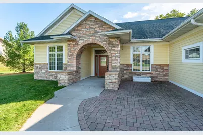 825 5th Street SE, Pelican Rapids, MN 56572 - Photo 2