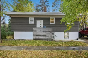 1002 9th St S, Moorhead, MN 56560 - Photo 2