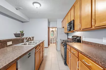 1952 Commonwealth Boulevard #4, Chanhassen, MN 55317 - Photo 14