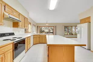 9032 McGuffey Rd, Eden Prairie, MN 55347 - Photo 8