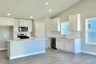 1613 Shasta Dr, Shakopee, MN 55379 - Photo 2