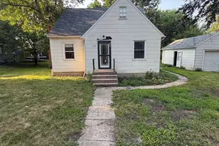 523 E 11th St, Gibbon, MN 55335 - Photo 2