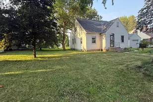 523 E 11th St, Gibbon, MN 55335 - Photo 2