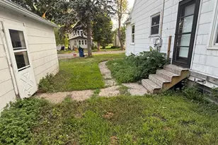 523 E 11th St, Gibbon, MN 55335 - Photo 6