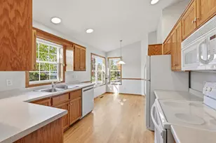 174 Wedgewood Dr, Mahtomedi, MN 55115 - Photo 8