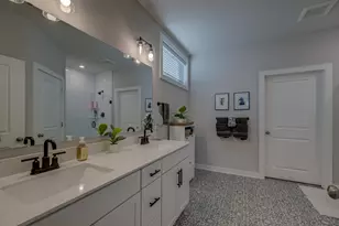 7582 Oak Hl Rd, Woodbury, MN 55129 - Photo 8