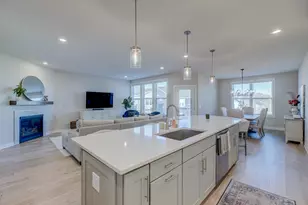 7582 Oak Hl Rd, Woodbury, MN 55129 - Photo 2