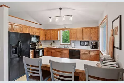 1078 Overlook Drive, Chaska, MN 55318 - Photo 8