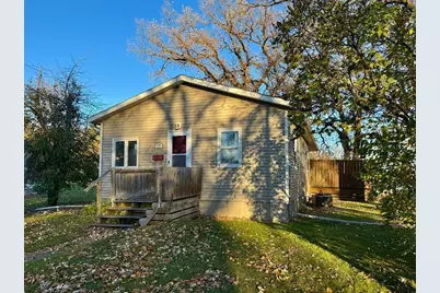 422 Arnold Avenue S, Thief River Falls, MN 56701 - Photo 2