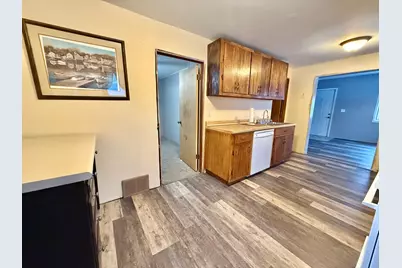 422 Arnold Avenue S, Thief River Falls, MN 56701 - Photo 6