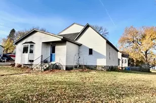 704 S Minnesota St, Redwood Falls, MN 56283 - Photo 2