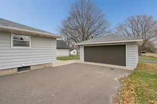 1105 Greystone Ave N, Oakdale, MN 55128 - Photo 14