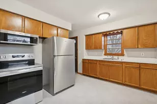 1105 Greystone Ave N, Oakdale, MN 55128 - Photo 4