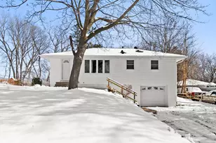 305 Greystone Ave N, Oakdale, MN 55128 - Photo 1