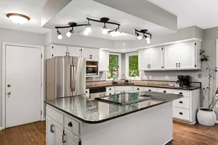 19635 Hillside St, Deephaven, MN 55331 - Photo 6