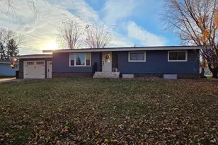 929 Ash St, Appleton, MN 56208 - Photo 2